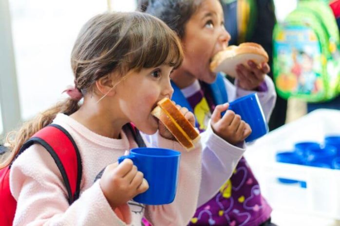 VEREADORA DE LUIZIANA FAZ PEDIDO PARA PREFEITURA FORNECER CAFÉ DA MANHÃ A ALUNOS DA ESCOLA MUNICIPAL RITA DE CASSIA 