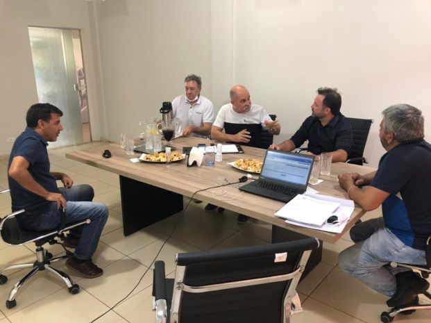 PRESIDENTE DA CÂMARA DE VEREADORES E PREFEITO DE LUIZIANA PARTICIPAM DE REUNIÃO COM DEPUTADO FEDERAL SARGENTO FAHUR E COM O DEPUTADO ESTADUAL SOLDADO ADRIANO