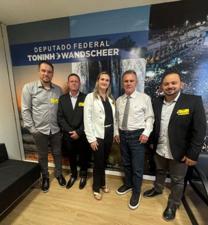 EM BRASÍLIA WALLACE MAIA CONQUISTA ÔNIBUS ESCOLAR E 200MIL PARA SAÚDE COM DEPUTADO FEDERAL TONINHO WANDSCHEER